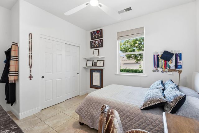 11370 N Via Napoli Drive, Fresno, CA 93730