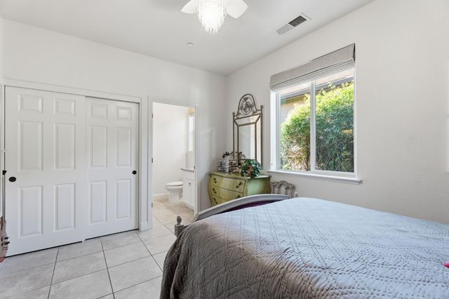 11370 N Via Napoli Drive, Fresno, CA 93730