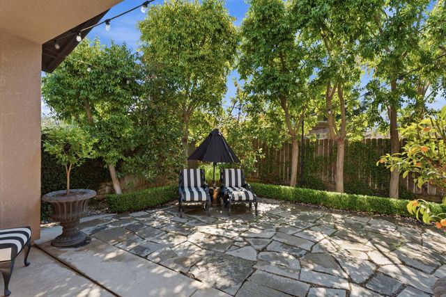 11370 N Via Napoli Drive, Fresno, CA 93730