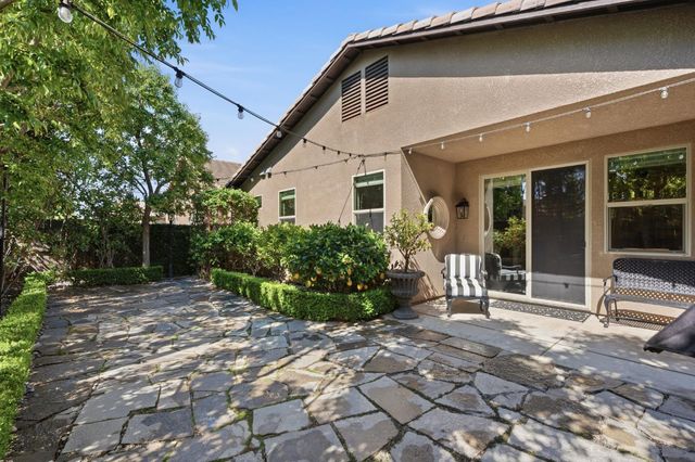 11370 N Via Napoli Drive, Fresno, CA 93730