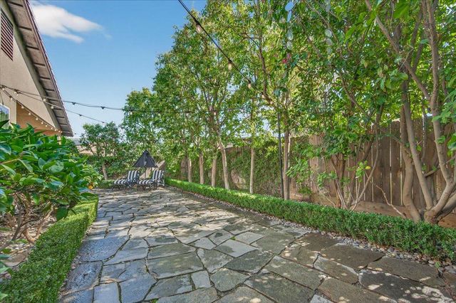 11370 N Via Napoli Drive, Fresno, CA 93730