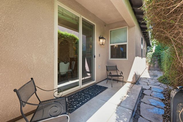 11370 N Via Napoli Drive, Fresno, CA 93730