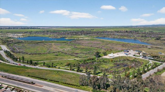 11370 N Via Napoli Drive, Fresno, CA 93730