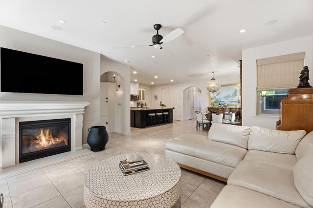 11370 N Via Napoli Drive, Fresno, CA 93730