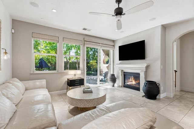 11370 N Via Napoli Drive, Fresno, CA 93730