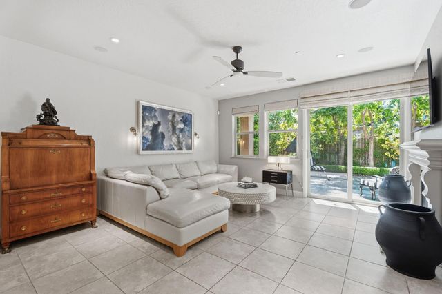 11370 N Via Napoli Drive, Fresno, CA 93730