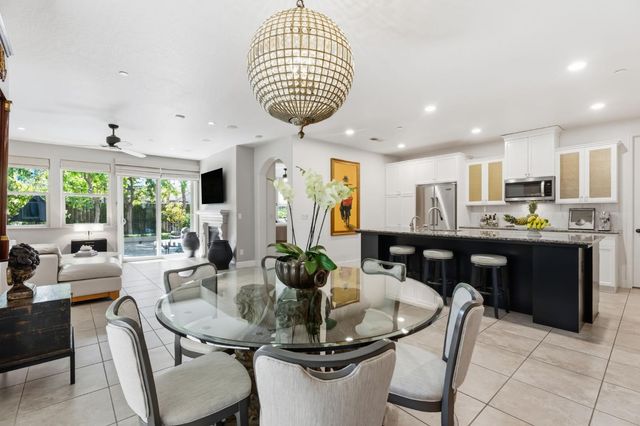 11370 N Via Napoli Drive, Fresno, CA 93730