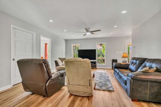 643 Bear Creek Valley Rd, Bon Aqua, TN 37025