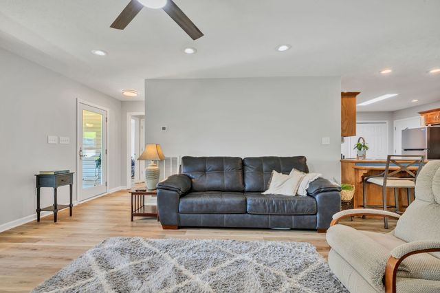 643 Bear Creek Valley Rd, Bon Aqua, TN 37025