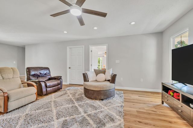 643 Bear Creek Valley Rd, Bon Aqua, TN 37025
