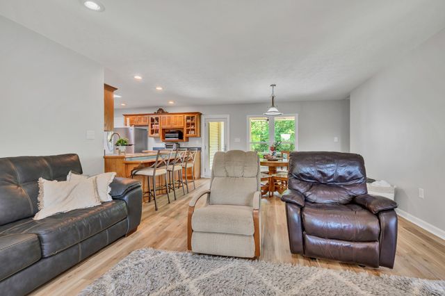 643 Bear Creek Valley Rd, Bon Aqua, TN 37025
