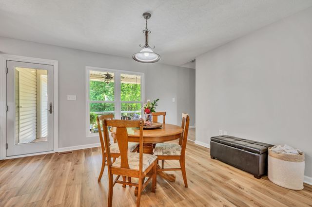 643 Bear Creek Valley Rd, Bon Aqua, TN 37025