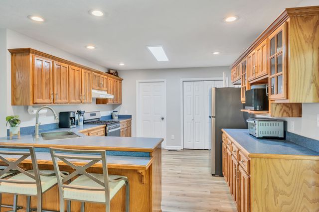 643 Bear Creek Valley Rd, Bon Aqua, TN 37025