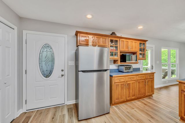 643 Bear Creek Valley Rd, Bon Aqua, TN 37025