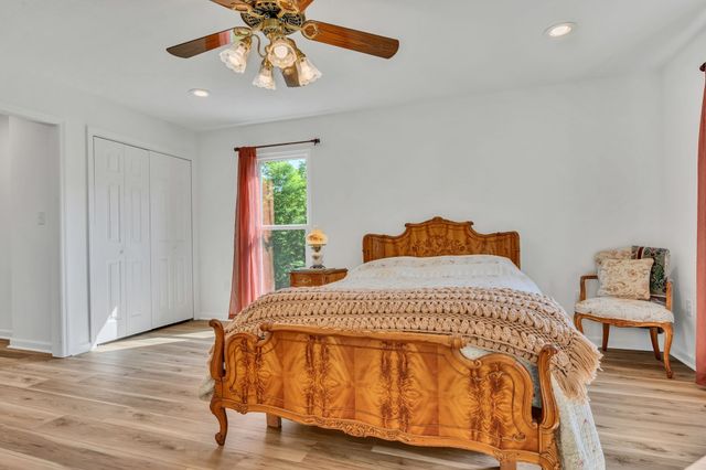 643 Bear Creek Valley Rd, Bon Aqua, TN 37025