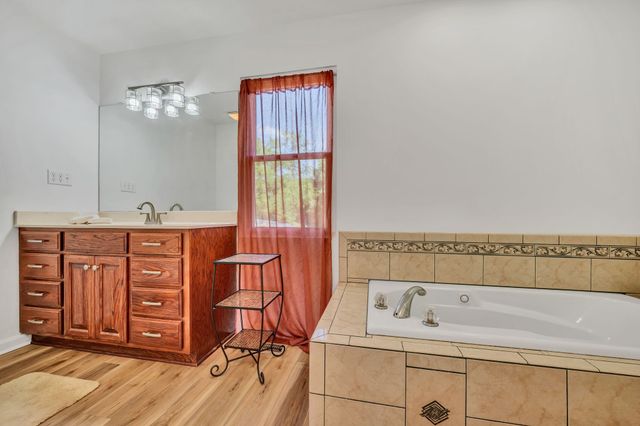 643 Bear Creek Valley Rd, Bon Aqua, TN 37025