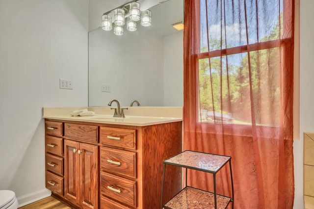643 Bear Creek Valley Rd, Bon Aqua, TN 37025
