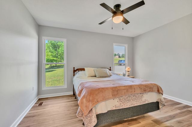 643 Bear Creek Valley Rd, Bon Aqua, TN 37025