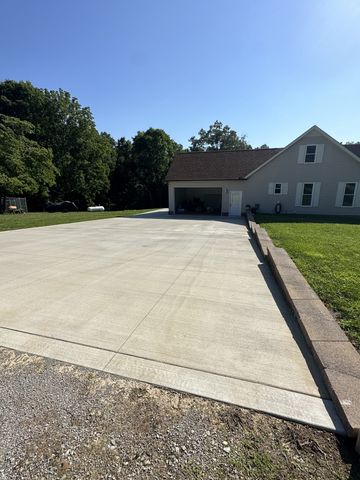 643 Bear Creek Valley Rd, Bon Aqua, TN 37025