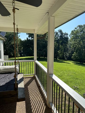 643 Bear Creek Valley Rd, Bon Aqua, TN 37025