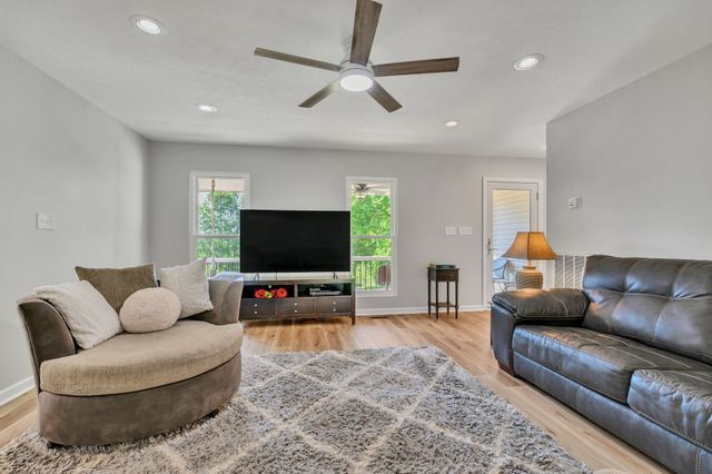 643 Bear Creek Valley Rd, Bon Aqua, TN 37025