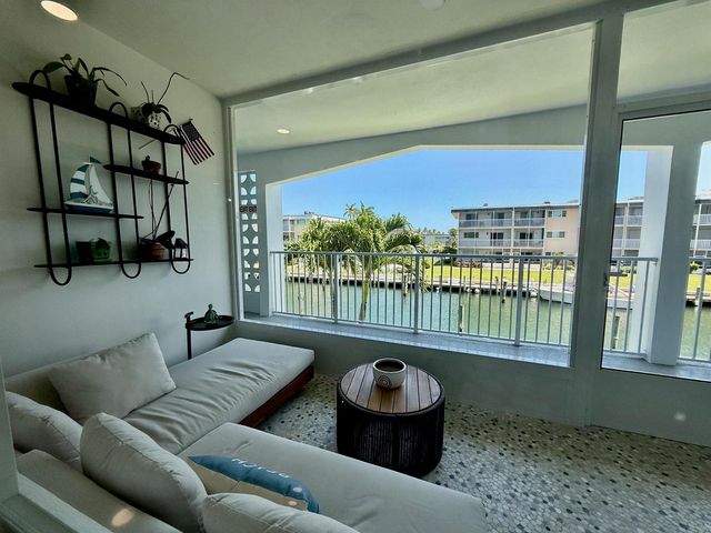 110 Shore Court 209, North Palm Beach, FL 33408