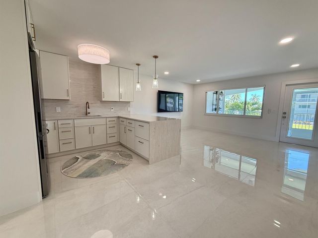 110 Shore Court 209, North Palm Beach, FL 33408