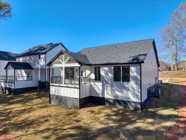 120 Lyman Avenue, Duncan, SC 29334