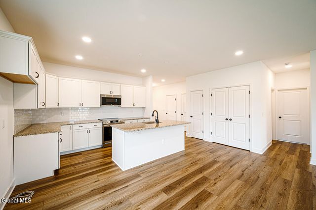 59 Heritage Way, Bethlehem, NY 12158