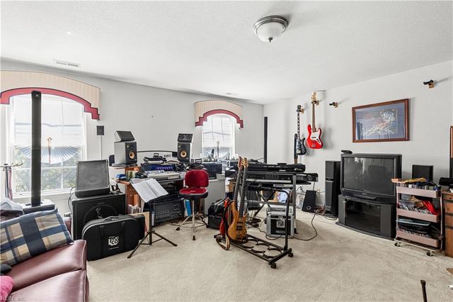 513 Telfyan DR, Chesapeake, VA 23320
