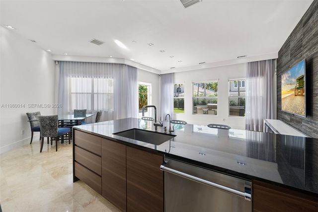 822 Meridian Lane, Hollywood, FL 33019