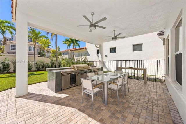 822 Meridian Lane, Hollywood, FL 33019