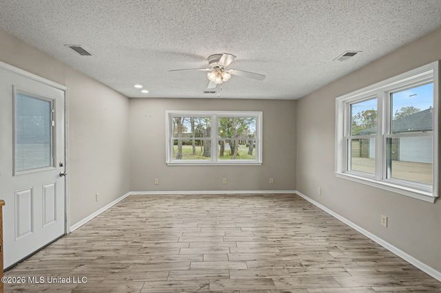 5900 Paloma Drive, Olive Branch, MS 38654