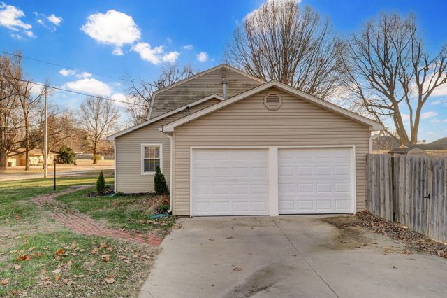 4525 S Jackson Avenue, Springfield, MO 65804