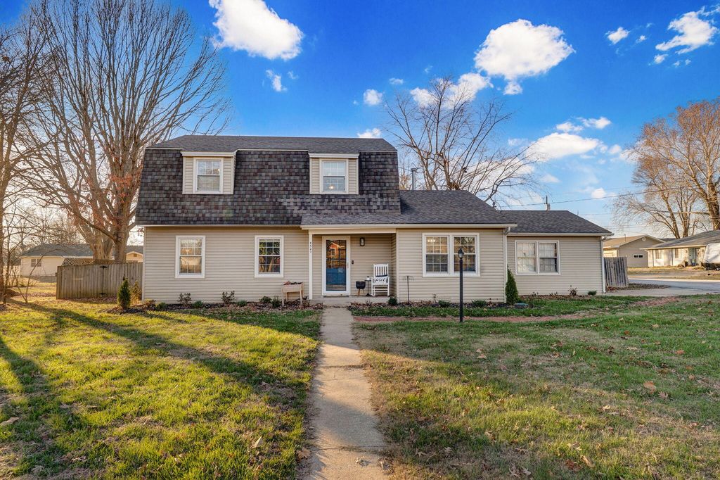 4525 S Jackson Avenue, Springfield, MO 65804