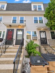 5 Brown Avenue 5, Stamford, CT 06902