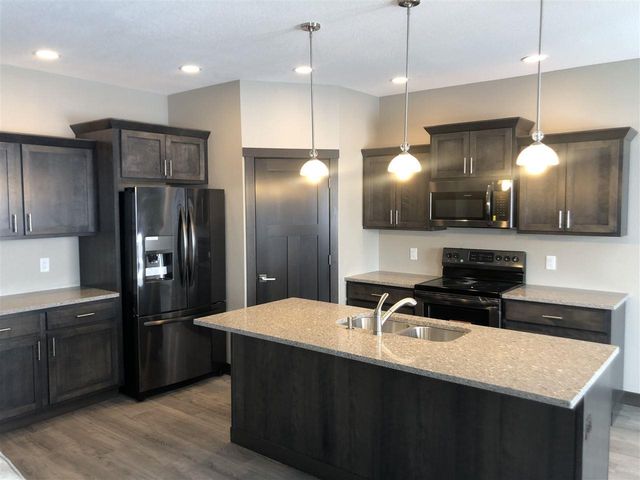 405 Golden Lane, Cedar Falls, IA 50613