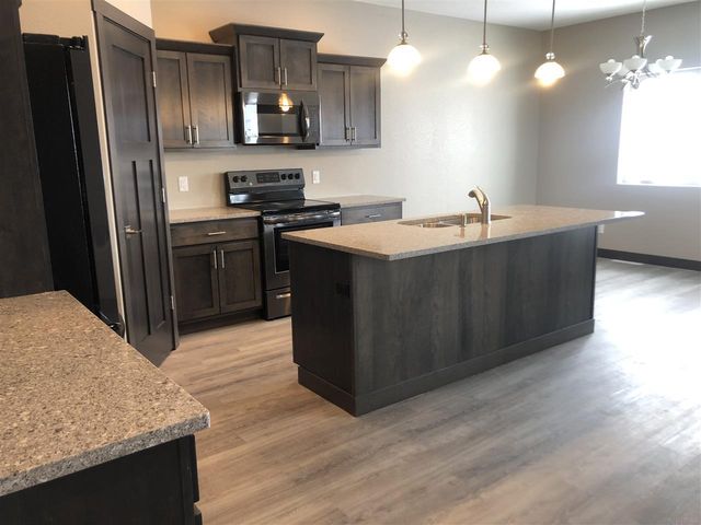 405 Golden Lane, Cedar Falls, IA 50613