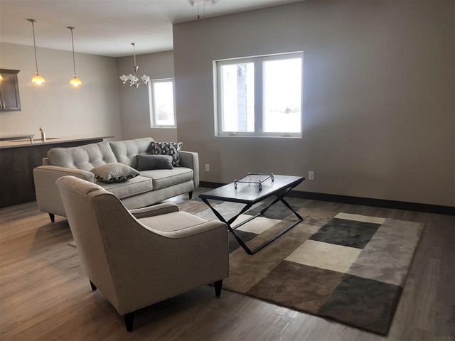 405 Golden Lane, Cedar Falls, IA 50613