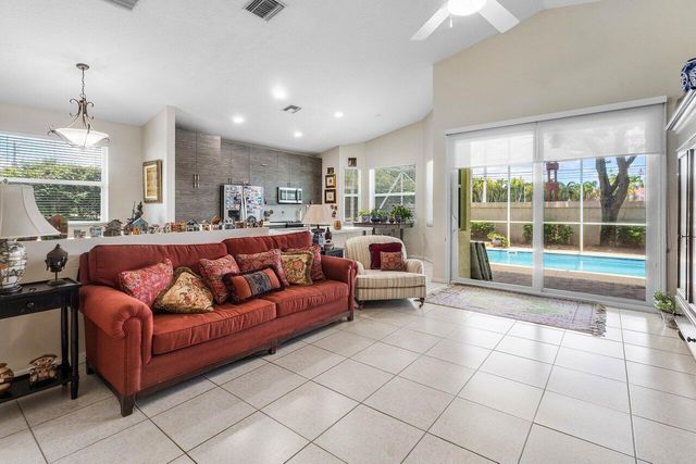 136 Hidden Hollow Terrace, Palm Beach Gardens, FL 33418