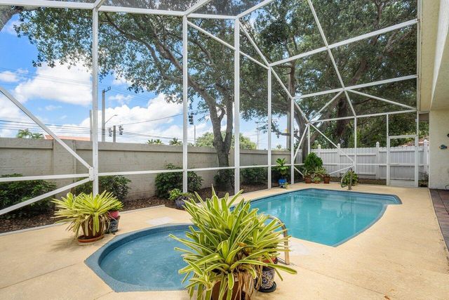 136 Hidden Hollow Terrace, Palm Beach Gardens, FL 33418