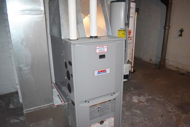 104 8th Ave SE, Oelwein, IA 50662