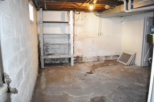 104 8th Ave SE, Oelwein, IA 50662