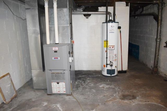 104 8th Ave SE, Oelwein, IA 50662