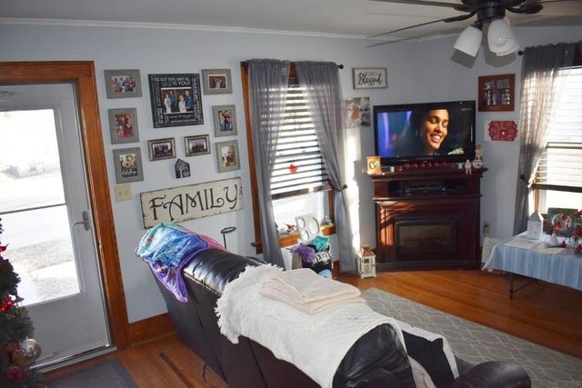 104 8th Ave SE, Oelwein, IA 50662