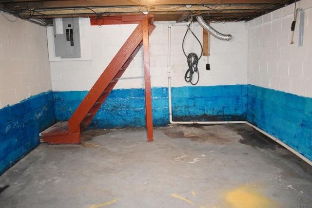 104 8th Ave SE, Oelwein, IA 50662