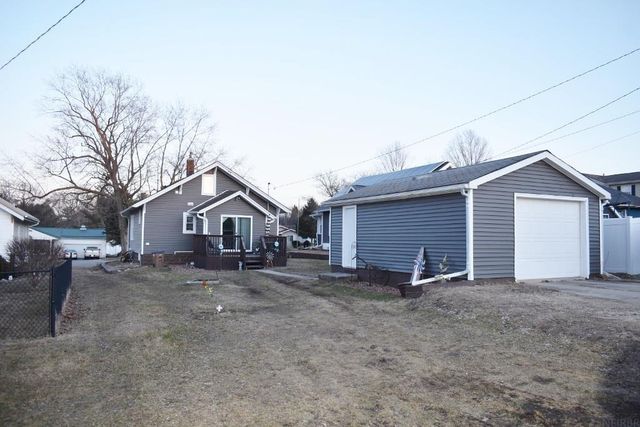 104 8th Ave SE, Oelwein, IA 50662