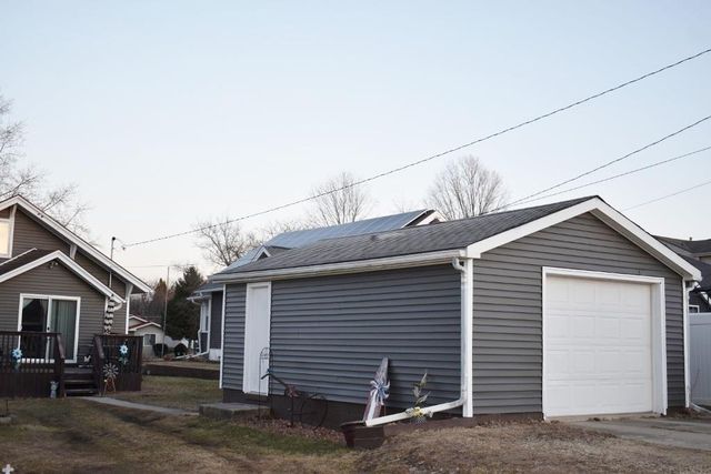 104 8th Ave SE, Oelwein, IA 50662