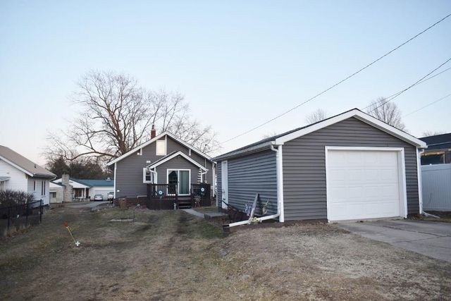 104 8th Ave SE, Oelwein, IA 50662