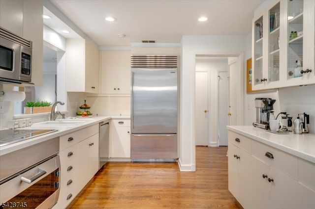 36 Cambridge Drive, Millburn Twp., NJ 07078